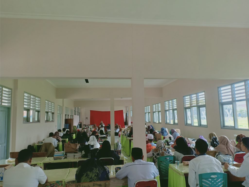 MTsN 12 Tanah Datar Gelar Rapat Dinas Bulanan dan Halal Bihalal di hari Pertama Sekolah