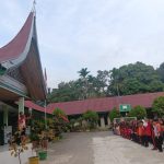 Sinergi Akhir Pekan, Gotong Royong dan Aksi Kreatif Benahi Kelas di MTsN 12 Tanah Datar