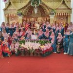 Semarak Baralek Gadang Putra Kepala MTsN 12 Tanah Datar, Keluarga Besar Madrasah Serahkan Cenderamata
